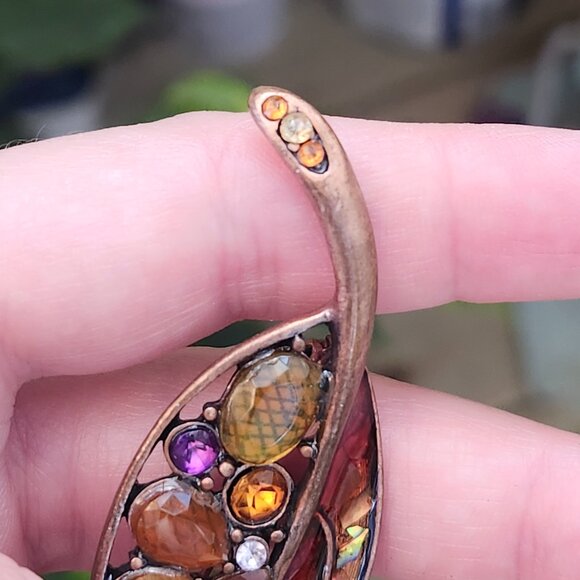 Vintage Liz Claiborne Brass Tone Leaf Brooch with Rhinestones & Resin Details - Picture 8 of 11